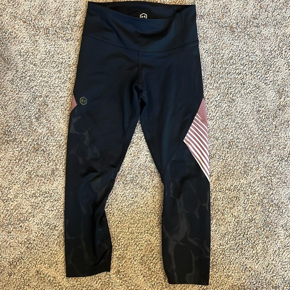 Under armour women’s crop size 4